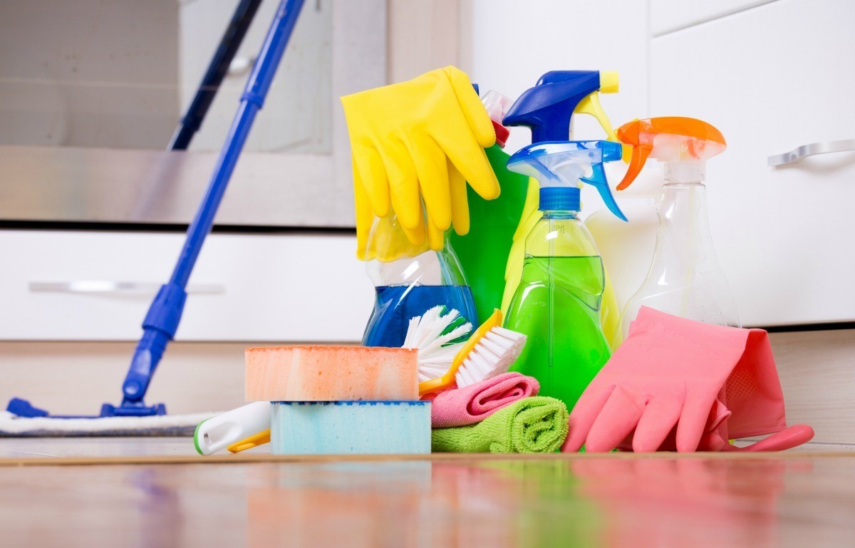 بعض النصائح للقيام بتنظيف المنزل بشكل سريع Cleaning_supplies_x1