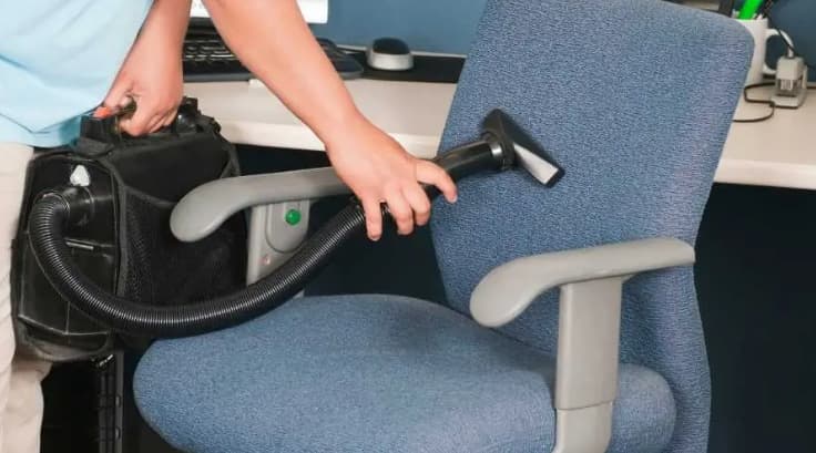 تنظيف كراسي السفرة القماش