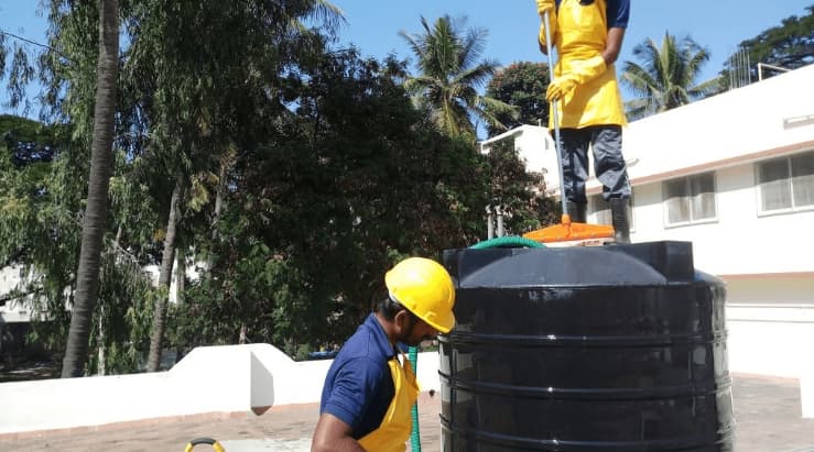 طريقة تنظيف خزان الماء من الطحالب