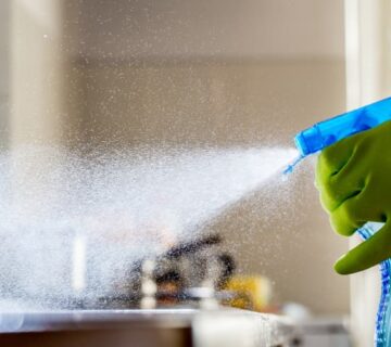 طريقة تنظيف واجهات الزجاج